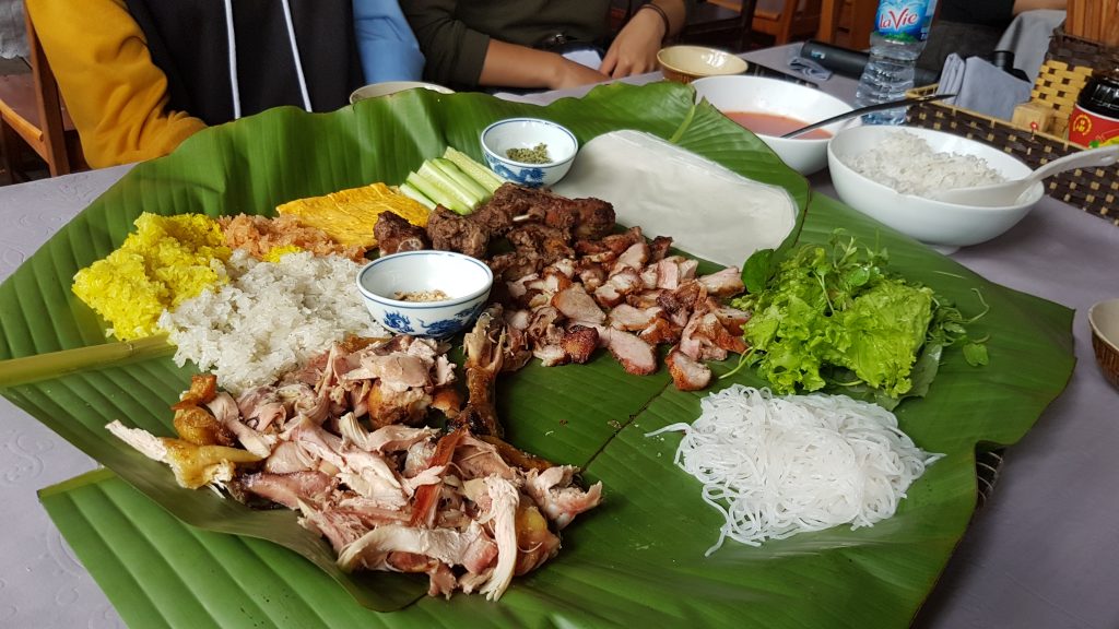 Lunch tijdens Caves tour - vietnam